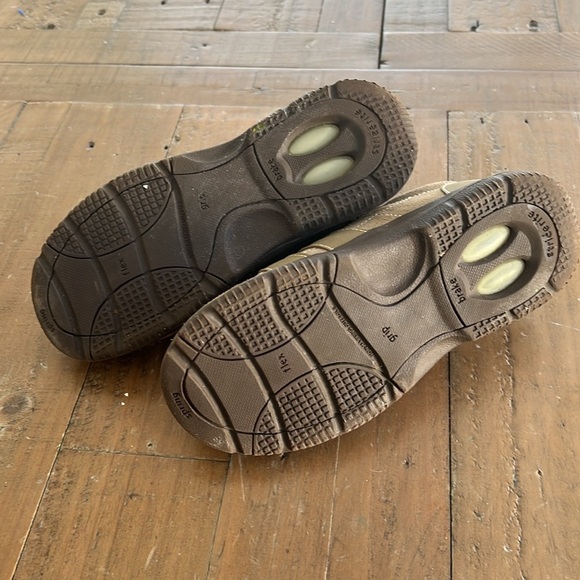 Stride rite brown suede sneakers - Picture 8 of 10
